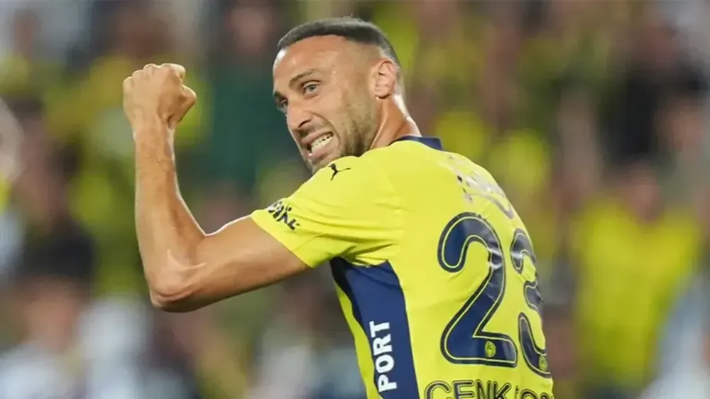 Fenerbahçeli Cenk Tosun gol sevinci yaşıyor